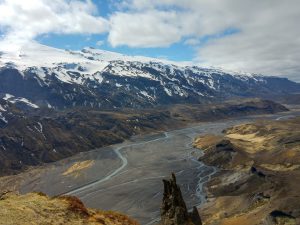 Besneeuwde bergtoppen in Þórsmörk IJsland